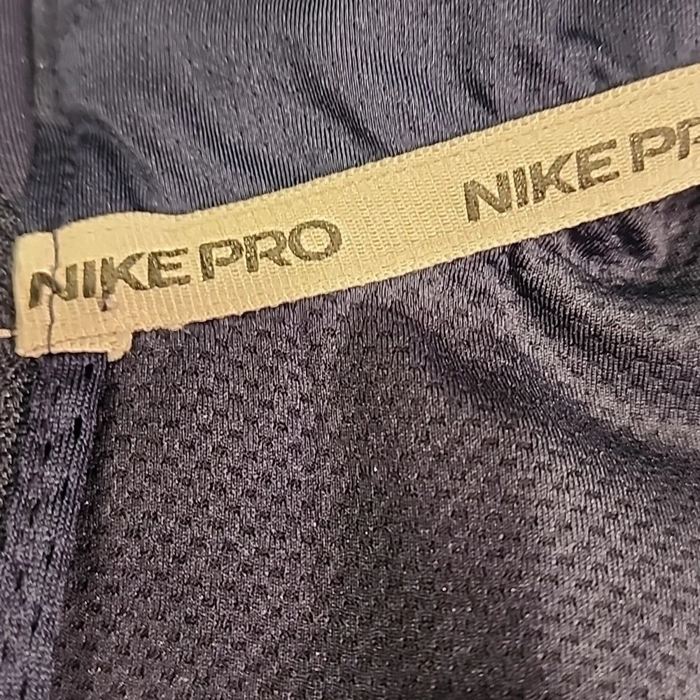 Nike Pro Dri Fit zippered hooded jacket - Picture 9 of 12